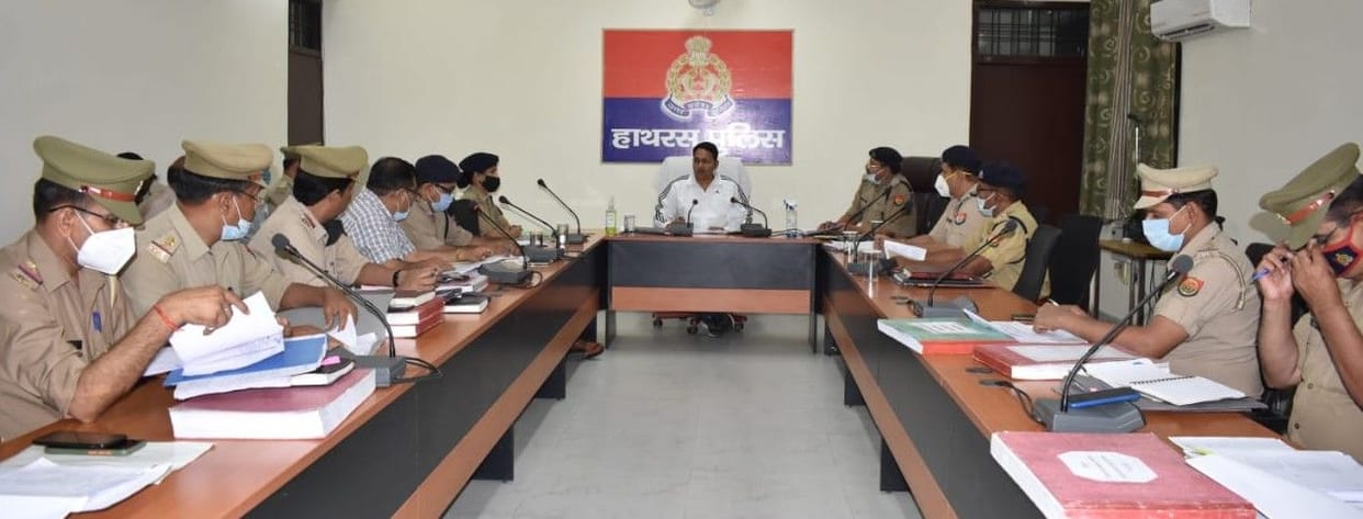 Hathras: Taught CO and SHO to conduct peaceful elections