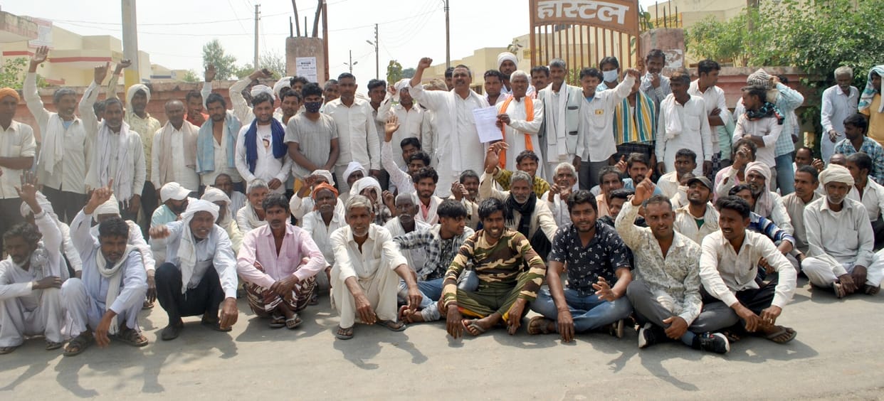 Demonstration of brick kiln workers at Assistant Labor Commissioner Office