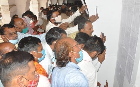 67 contenders withdrew form for the post of District Panchayat member