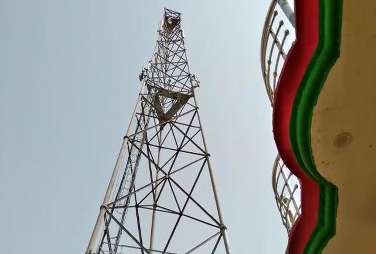 officials ignored the problems of public, angry city president climbed the tower