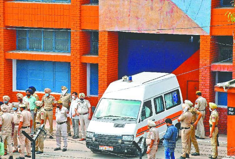 Mukhtar Ansari seen upset before shifting from Ropar Jail to Banda