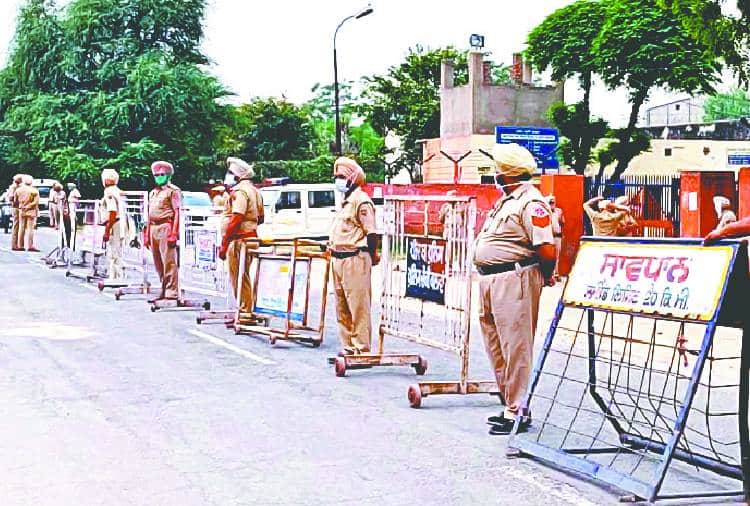 Mukhtar Ansari seen upset before shifting from Ropar Jail to Banda