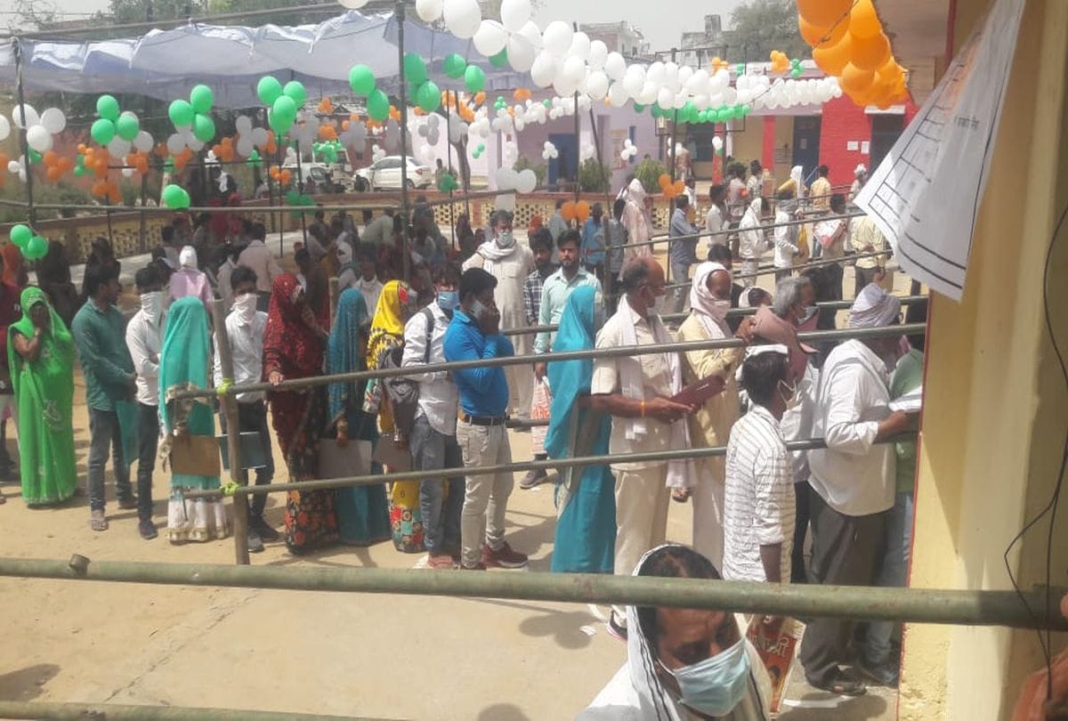 Panchayat Election 2021: Etah Nomination Huge Croud Pictures