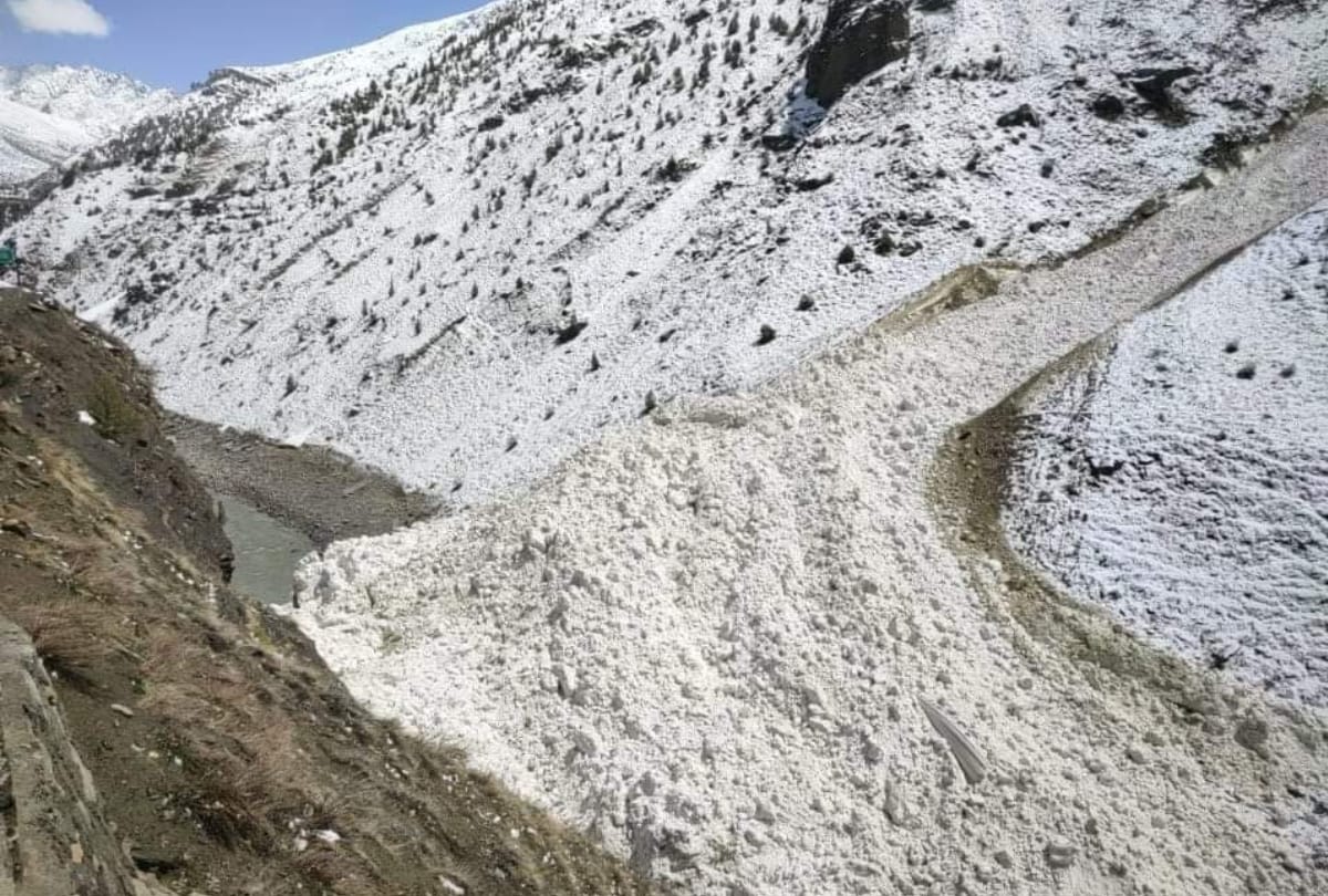 Glacier Avalanche in Gwajang Nana Keylong lahaul spiti himachal pradesh