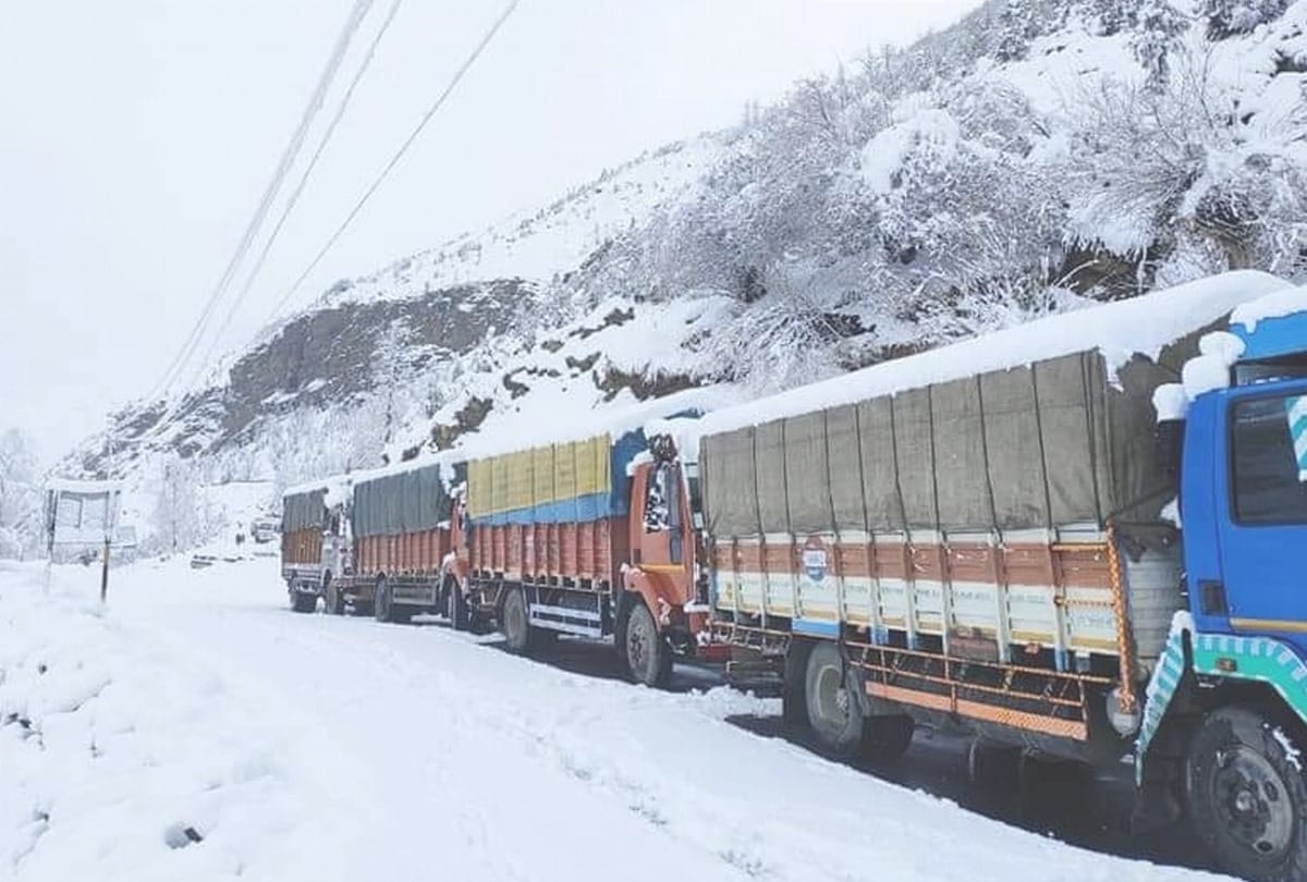 manali leh road closed till next three days BRO making efforts to restore road