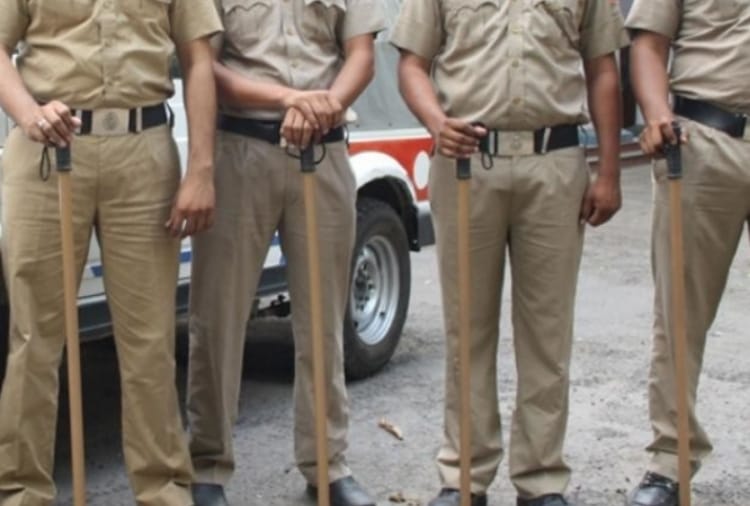 ASI tortured Security guard and Manager at Moga of Punjab