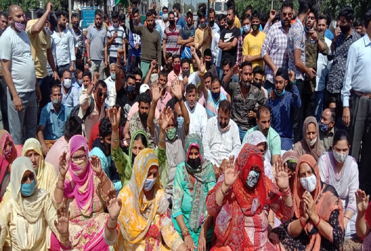 The family of the abducted commando blocked the highway,  gave this warning to the government