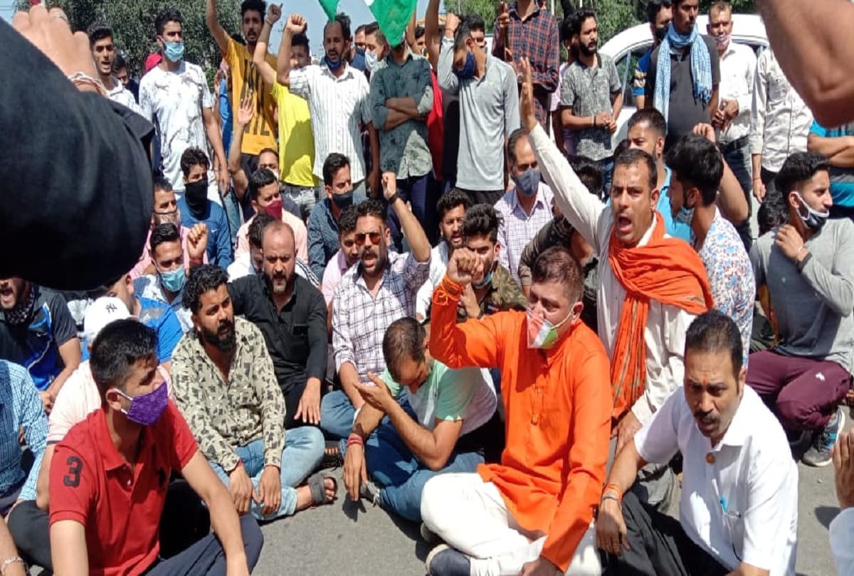 The family of the abducted commando blocked the highway,  gave this warning to the government
