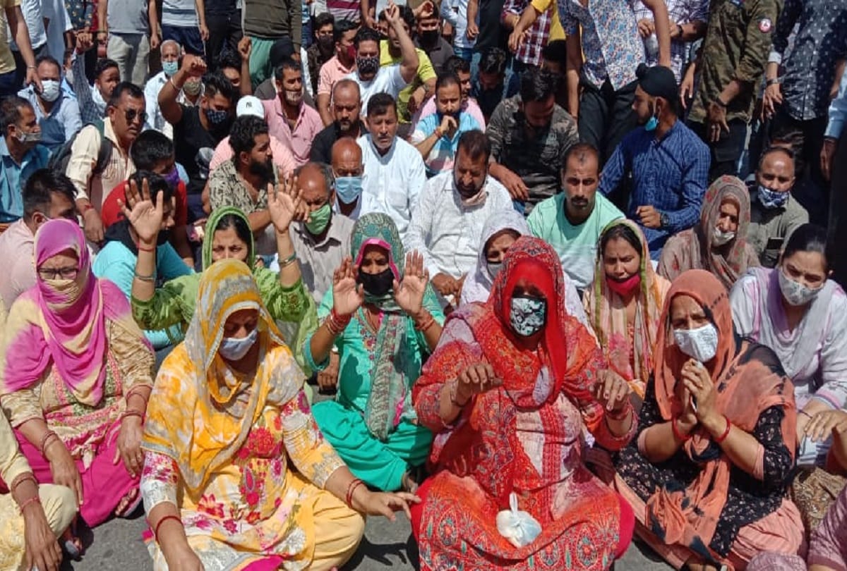 The family of the abducted commando blocked the highway,  gave this warning to the government
