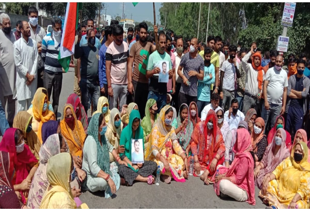 The family of the abducted commando blocked the highway,  gave this warning to the government
