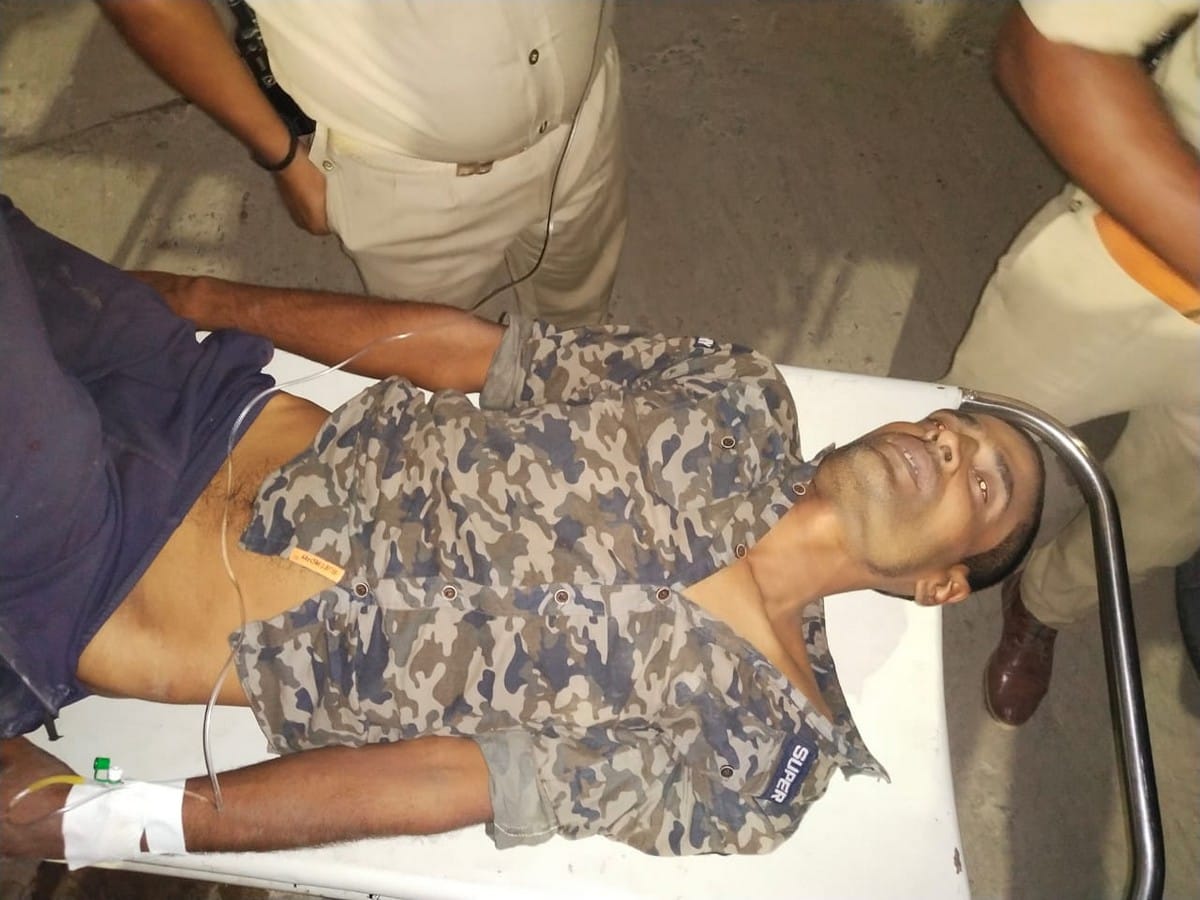 Police arrested prize gorakhpur and deoria criminal in encounter varanasi