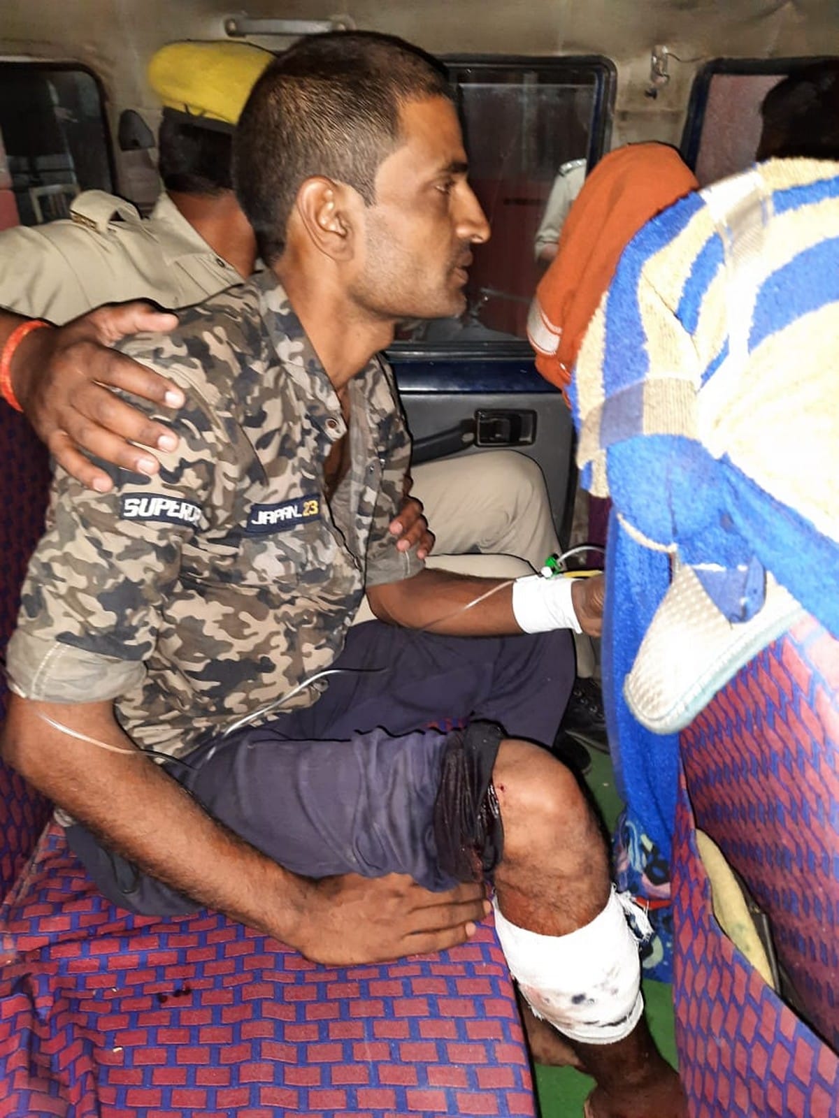Police arrested prize gorakhpur and deoria criminal in encounter varanasi