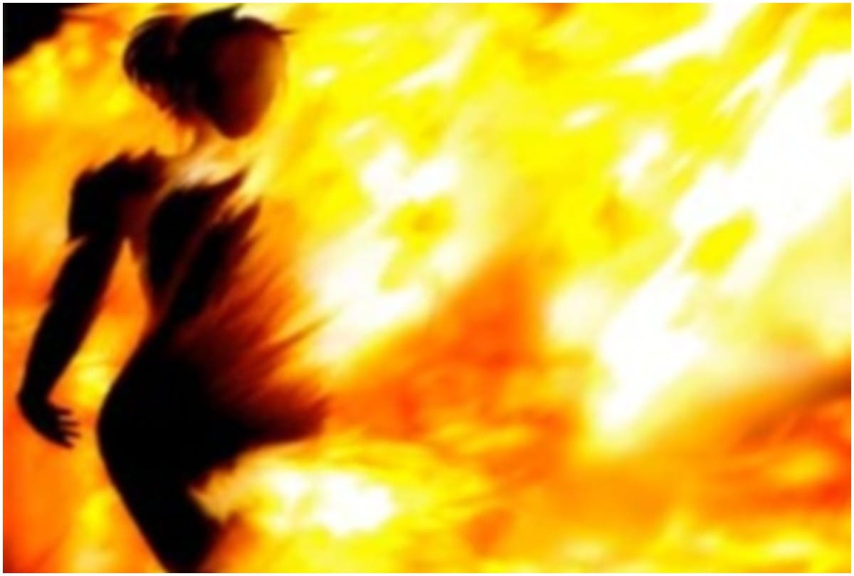 Filmmaker Santosh Gupta's Wife And Daughter Allegedly Die By Suicide Set Themselves On Fire