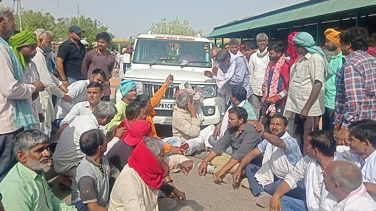 Mathura: traders shouted mandi secretary, sloganeering