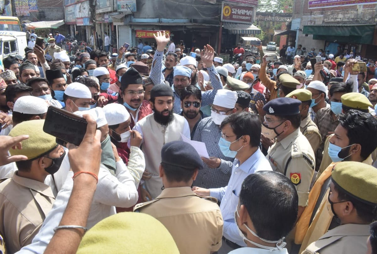 Raza Action Committee protested against the remarks made on the paigambar islam majhab islam