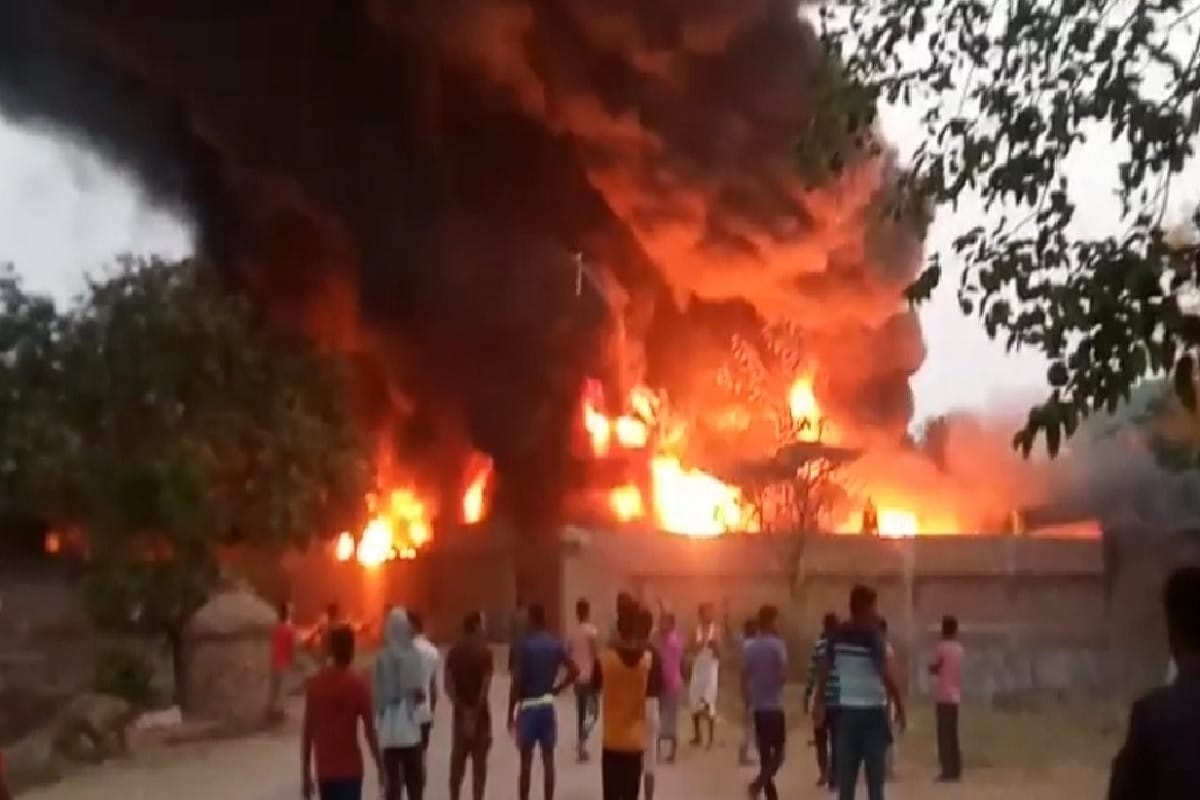 Fire in cooler factory in Ghazipur, flames and smoke seen up to three kilometers away