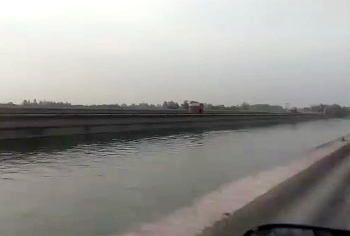 Gujarat: Woman jumps into canal with four daughters, three killed, two rescued