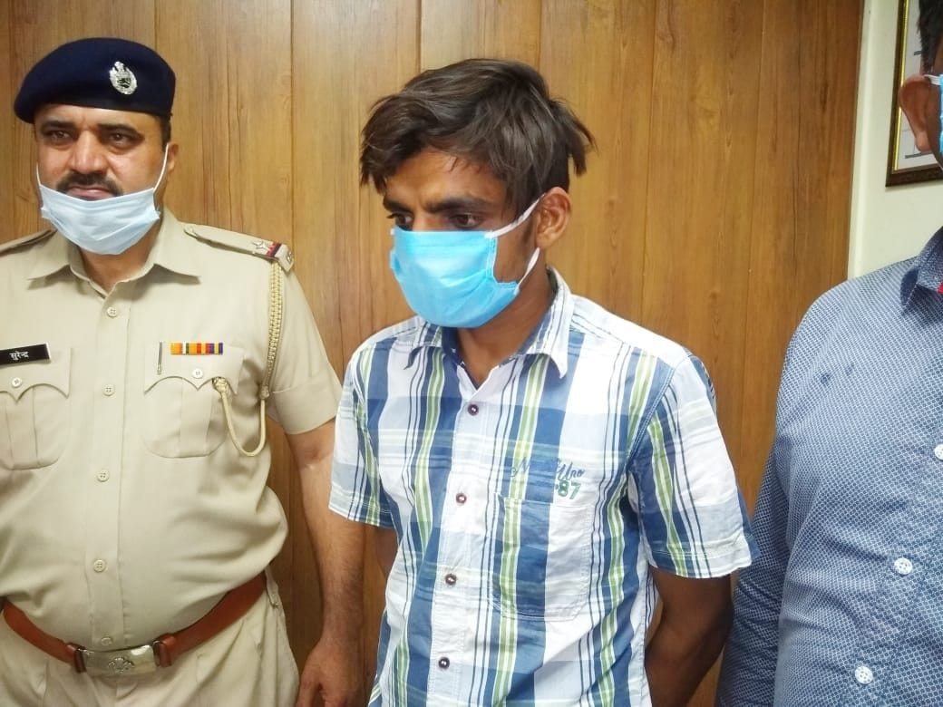 Arrested by crook Basanti Lohar, accused of demanding extortion of 20 lakhs from women poltician
