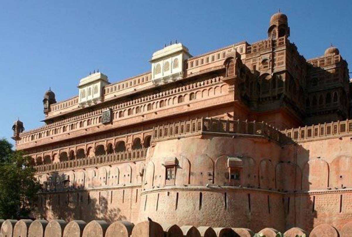 these are best tourist places in prayagraj allahabad in Uttar Pradesh