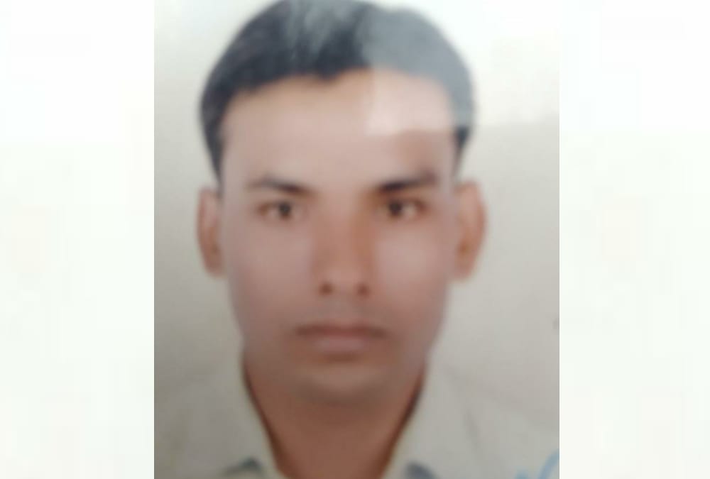 Returning officer pradeep died in an accident in Ayodhya.