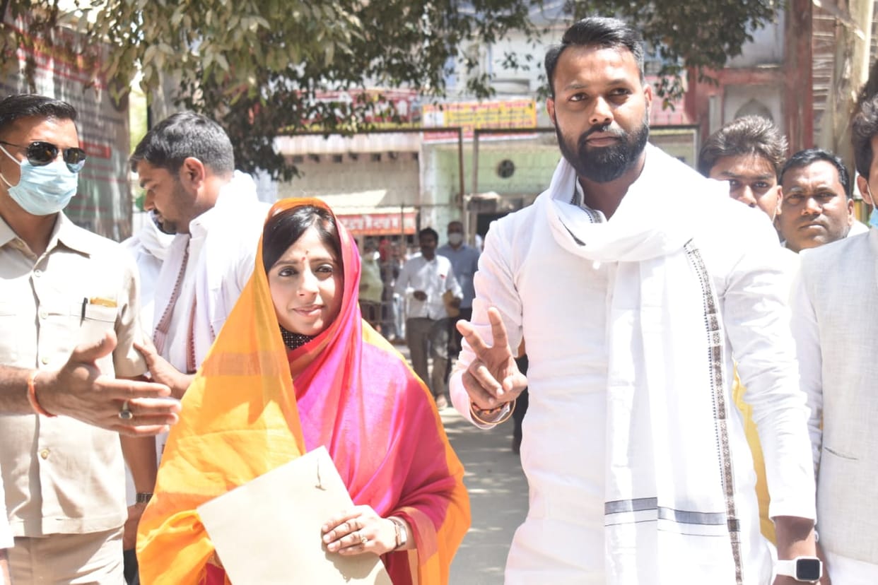 UP Panchayat Elections 2021: urvashi contest panchayat chunav she studies from UK and MBA did from IIM Bangalore