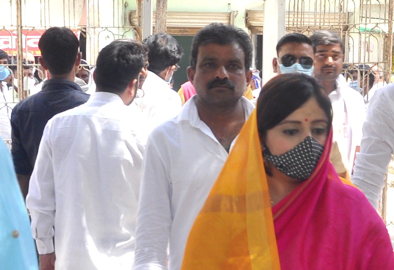UP Panchayat Elections 2021: urvashi contest panchayat chunav she studies from UK and MBA did from IIM Bangalore