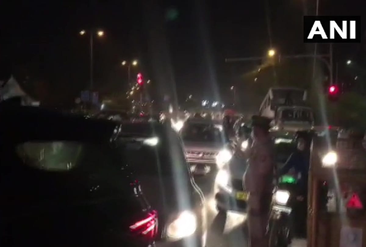 Delhi News : checking intensified after night curfew in noida and ghaziabad relaxation for media from e pass