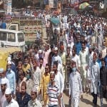 बरेली : पैगंबर इस्लाम पर टिप्पणी के खिलाफ प्रदर्शन को उमड़ी भीड़।