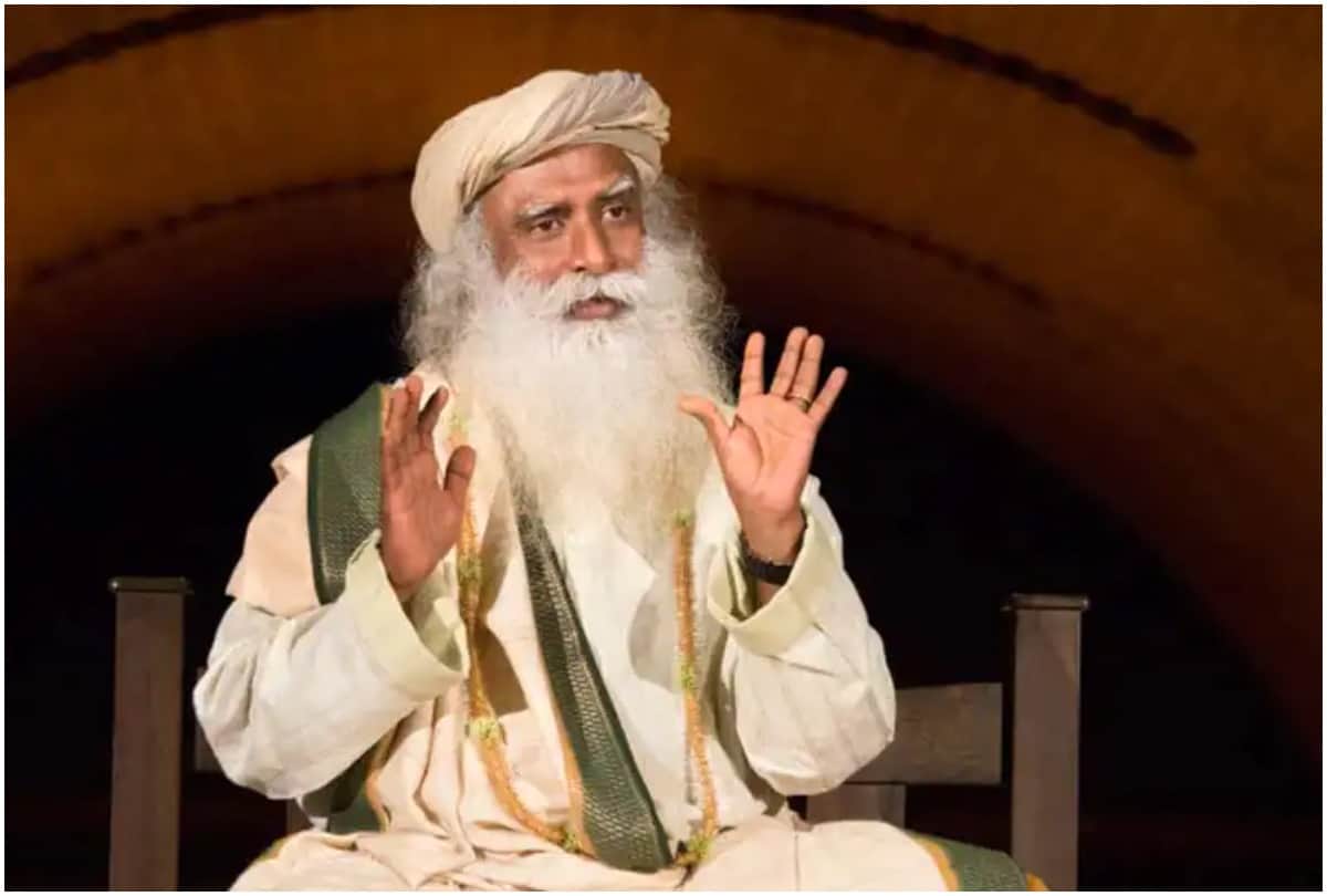 Kangana Ranaut Comes In Support Of Sadhguru Who Gets Trolled For Talking About Krishna And Yashoda