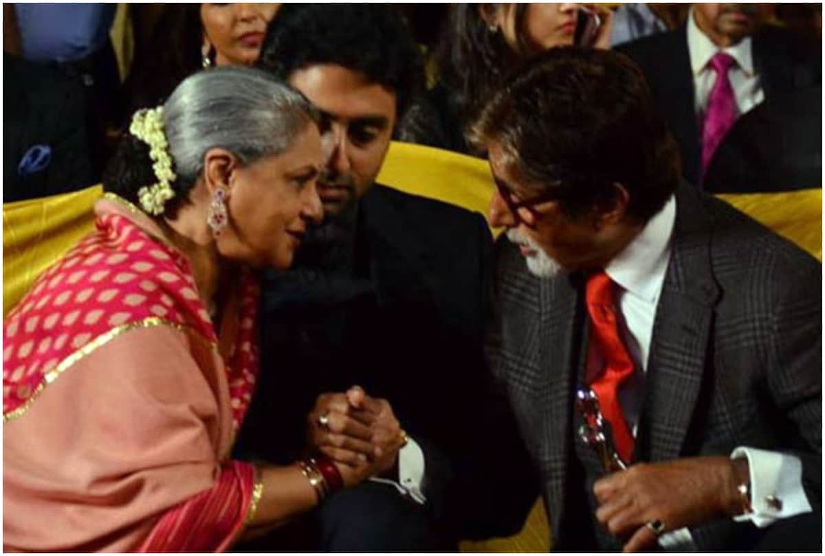 When Amitabh Bachchan Kissed Jaya Bachchan During Award Show Abhishek Bachchan Was Shocked