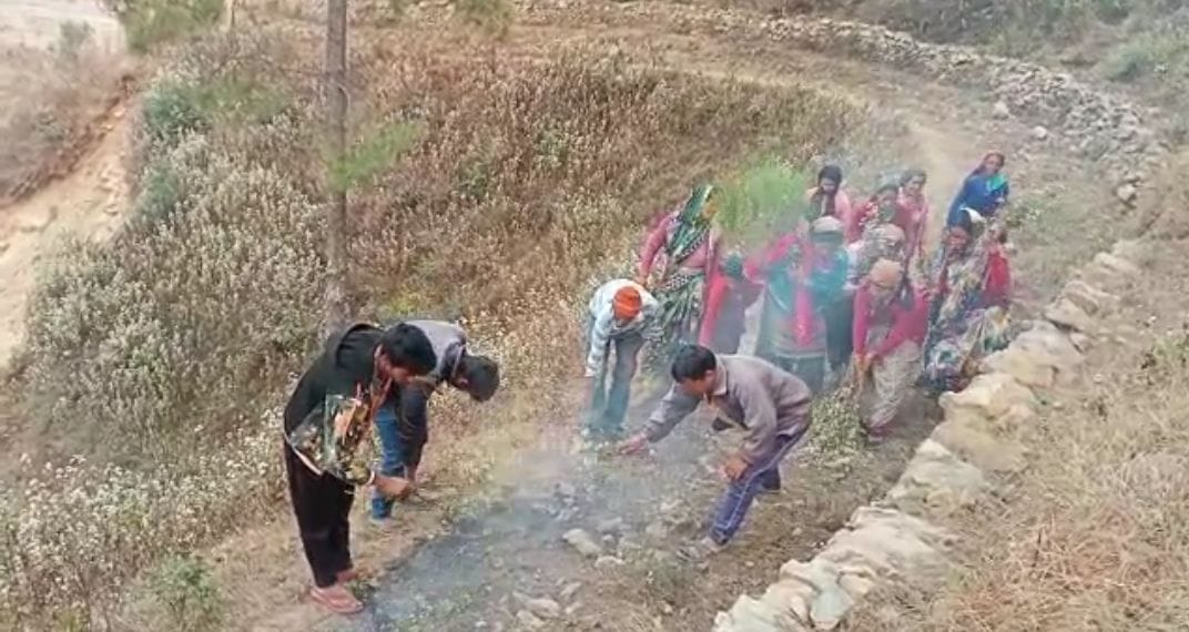 wildfire uttarakhand: Women are extinguishing fire in forests by forming organizations