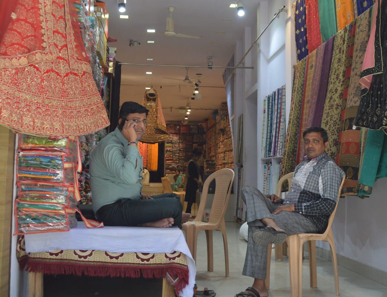 Hathras: Businessmen panic due to the lockdown