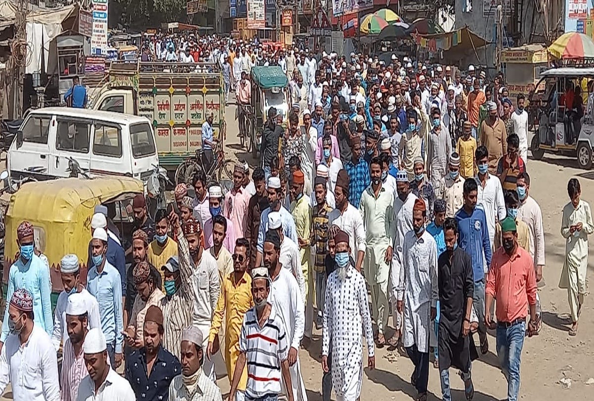 Protest against remarks on paigambar Prophet Islam crowded jams in many areas