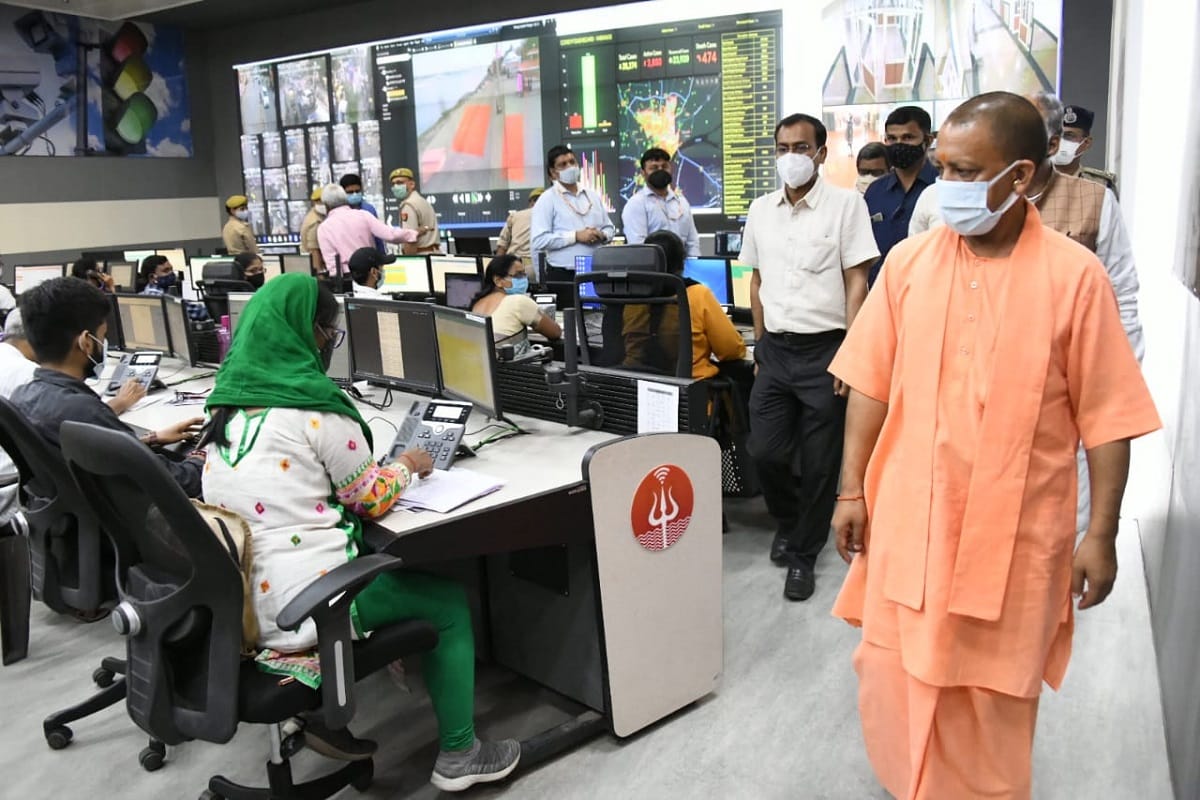Chief Minister Yogi landed at ground zero as soon as the corona negative report came