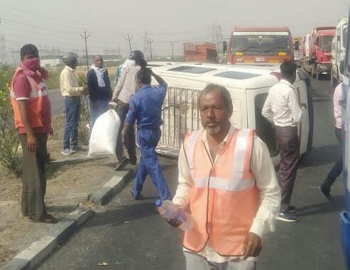 Magic hit by divider, three injured