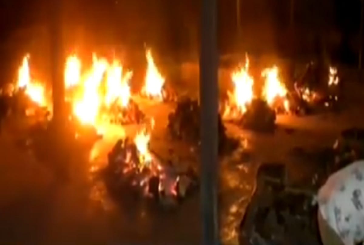 22 corona infected dead body burnt together in Ahmednagar Maharashtra