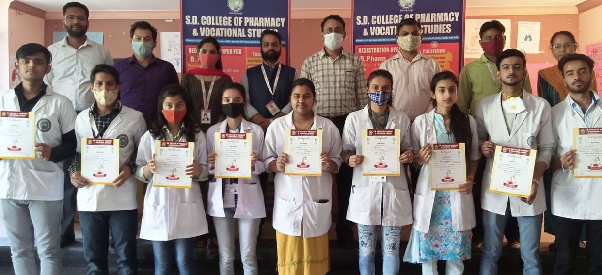 Isha, Gautam got first place in poster making
