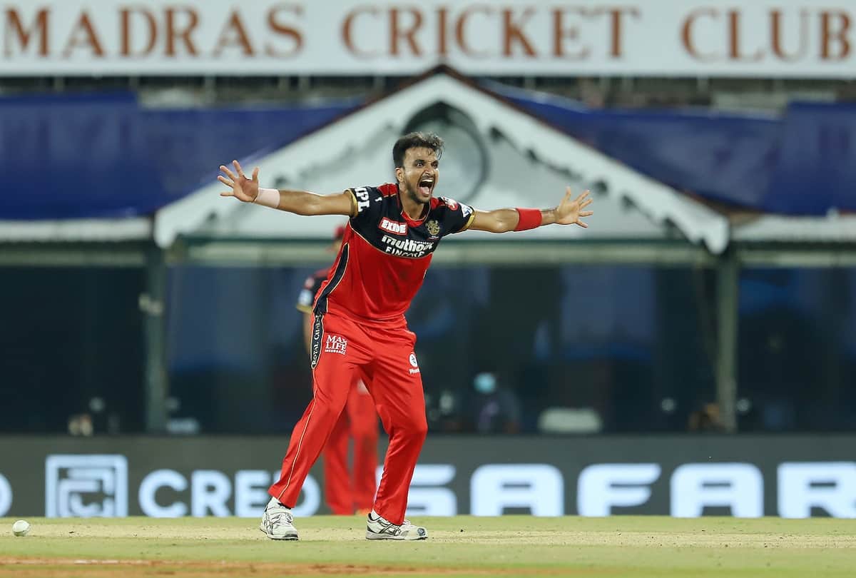 IPL 2021: RCB pacer Harshal Patel achieve another milestone. breaks  IPL record for most wickets by an uncapped bowler in a season