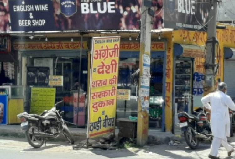 Loot in three liquor shops in Sonipat of Haryana