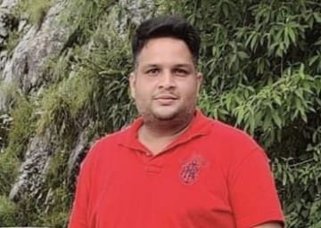 Car overturned in the canal, A young man died