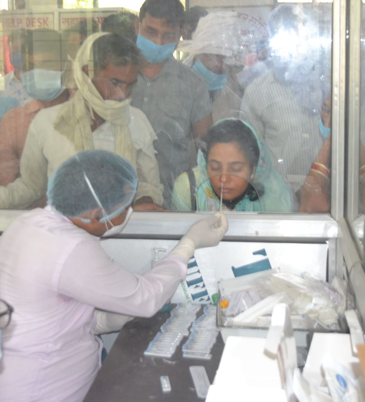 Treating patients, corona examination and vaccine simultaneously