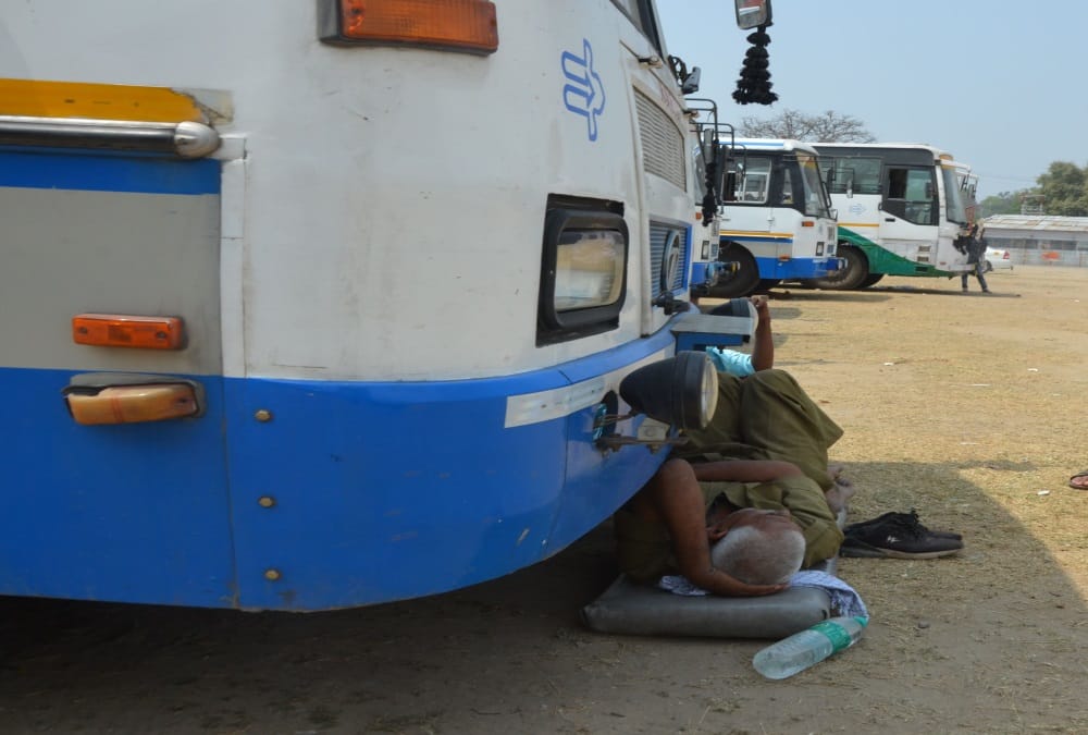 Kumbh mela 2021: Pilgrims Going Haridwar from Connecting Roads for Avoid Corona test on Narsan Border