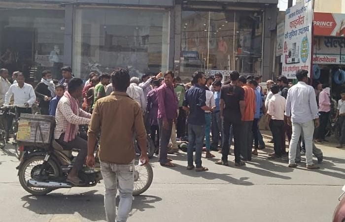Hathras: Scarp vehicle collides with bike-riding youth, condition critical