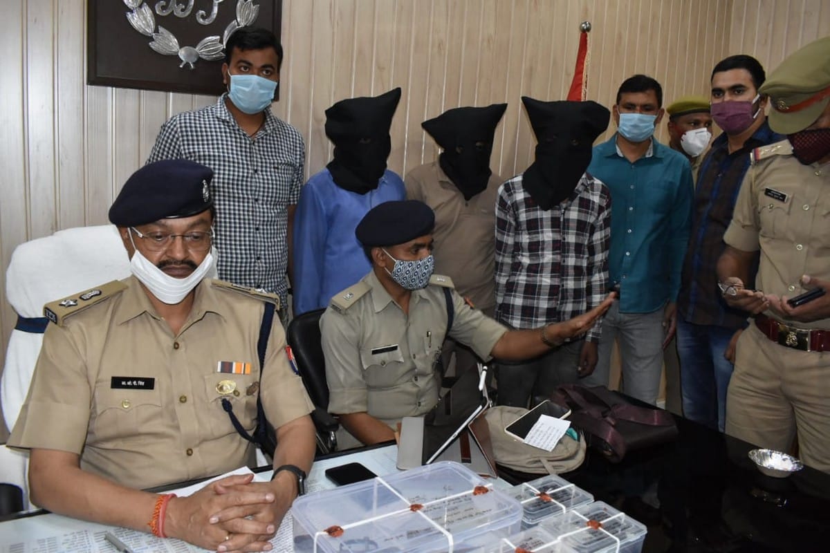 UP Police arrested three people with fake currency in Ghazipur