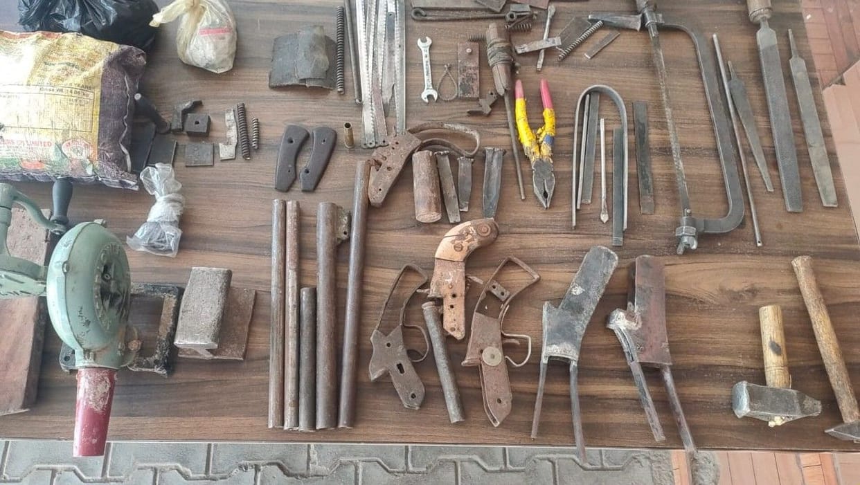 Hathras: Police arrested factory for making illegal weapons, one arrested