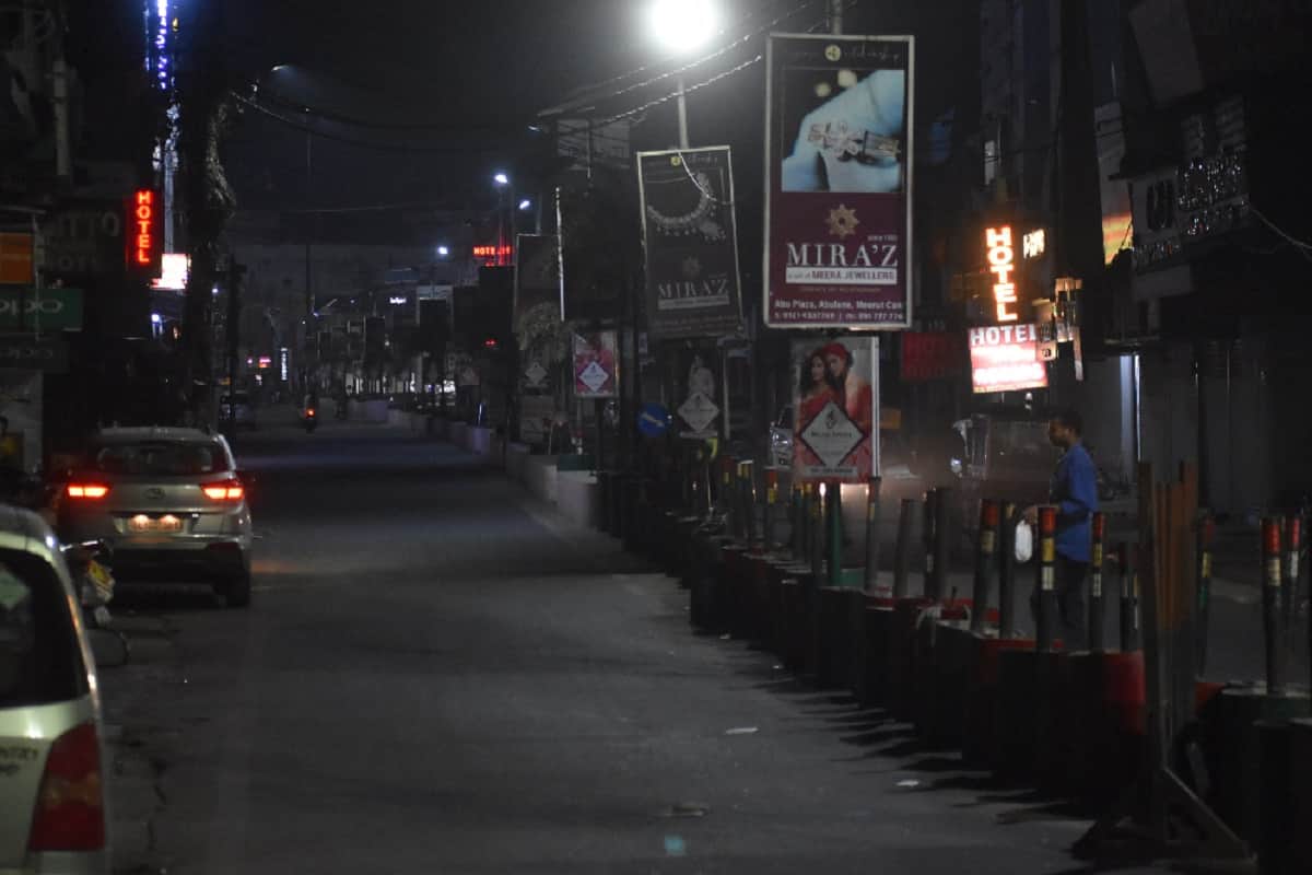 Police deployed on streets after night curfew in Meerut and see photos