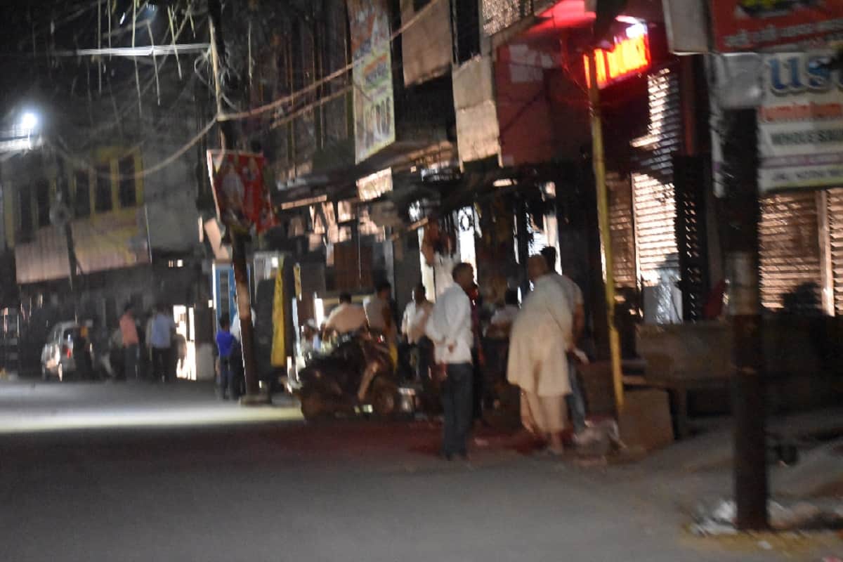 Police deployed on streets after night curfew in Meerut and see photos