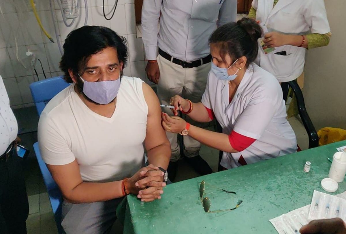 Gorakhpur MP Ravi Kishan get first dose of Corona vaccine