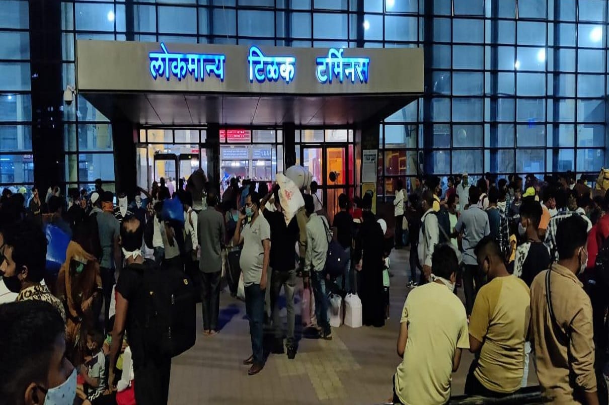sales of platform tickets stopped of seven stations in mumbai
