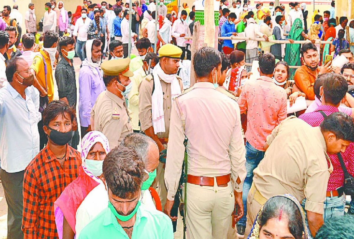 three members of a family will contest election of gram pradhan in etah